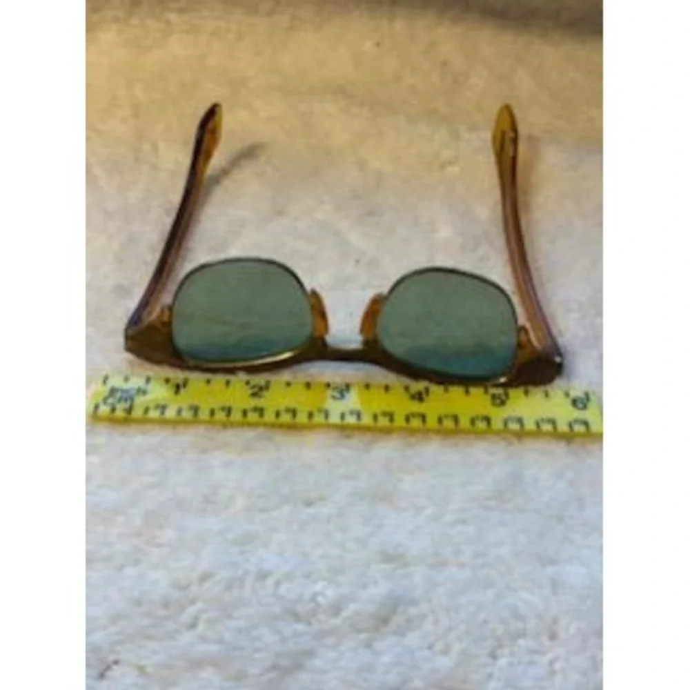 Rare! Vintage cat-eye sunglasses featuring mid-century design l lower rims and